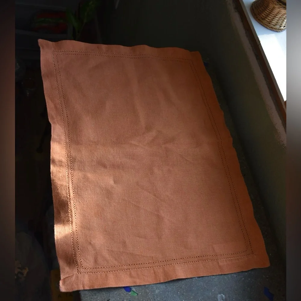 Williams Sonoma 100% Rust Linen Table Runner & Napkin Set of 4